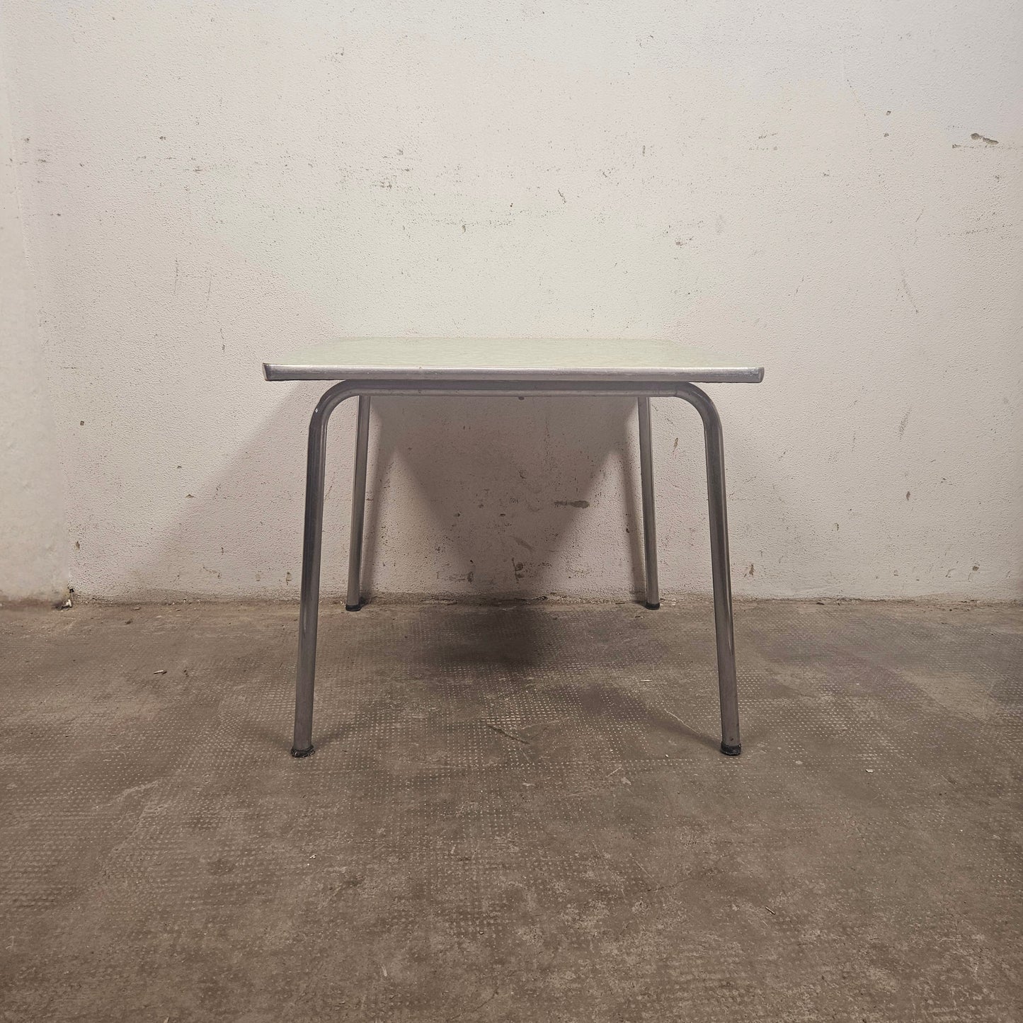 Tavolo da bimb* in formica