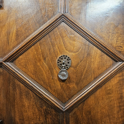 Credenza in legno massello intagliato