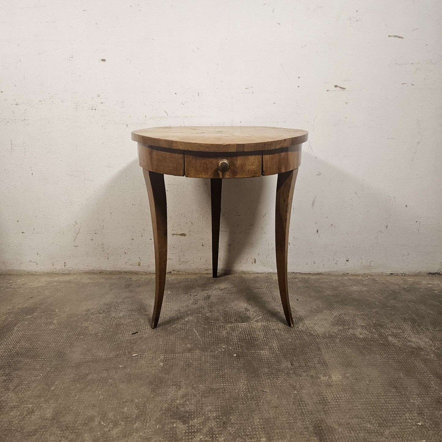 Tavolino rotondo in noce