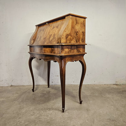 Secretaire a ribalta con gambe curve