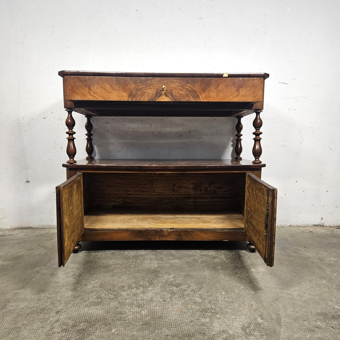 Credenza a giorno