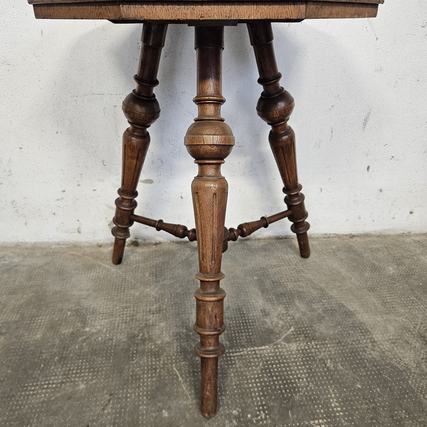 Tavolino ottagonale con marmo