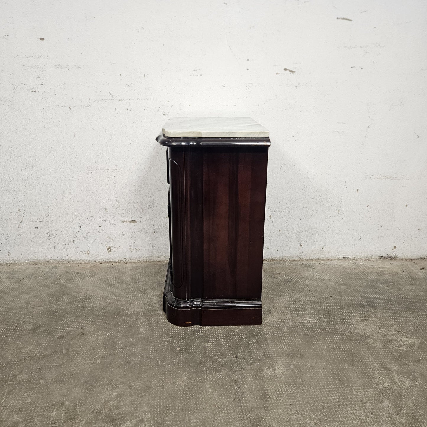 Comodini con piano in marmo