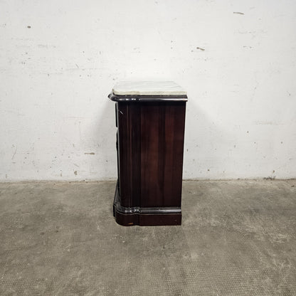 Comodini con piano in marmo