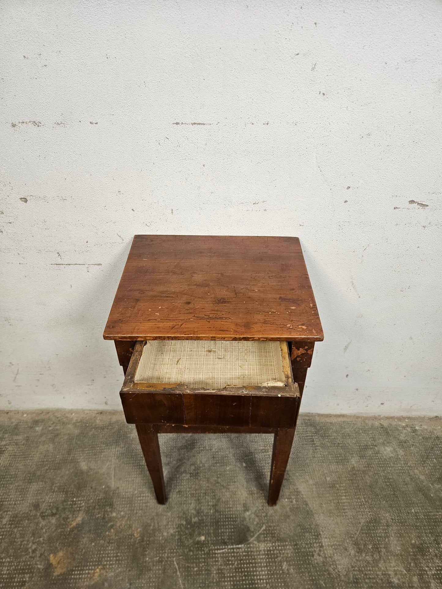 Comodino Antico in Legno Massello
